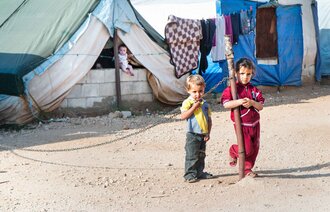 Syriske flyktningbarn i flyktningleir i Libanon