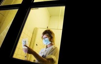 Bildet viser en sykepleier