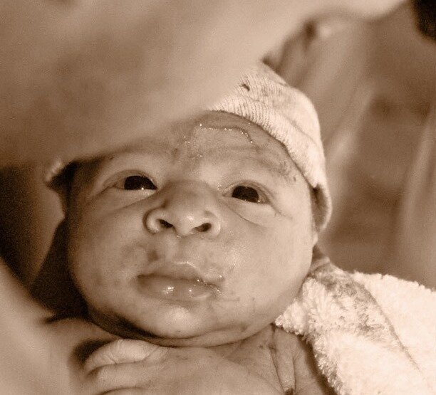 Baby Bildet viser en nyfødt baby.