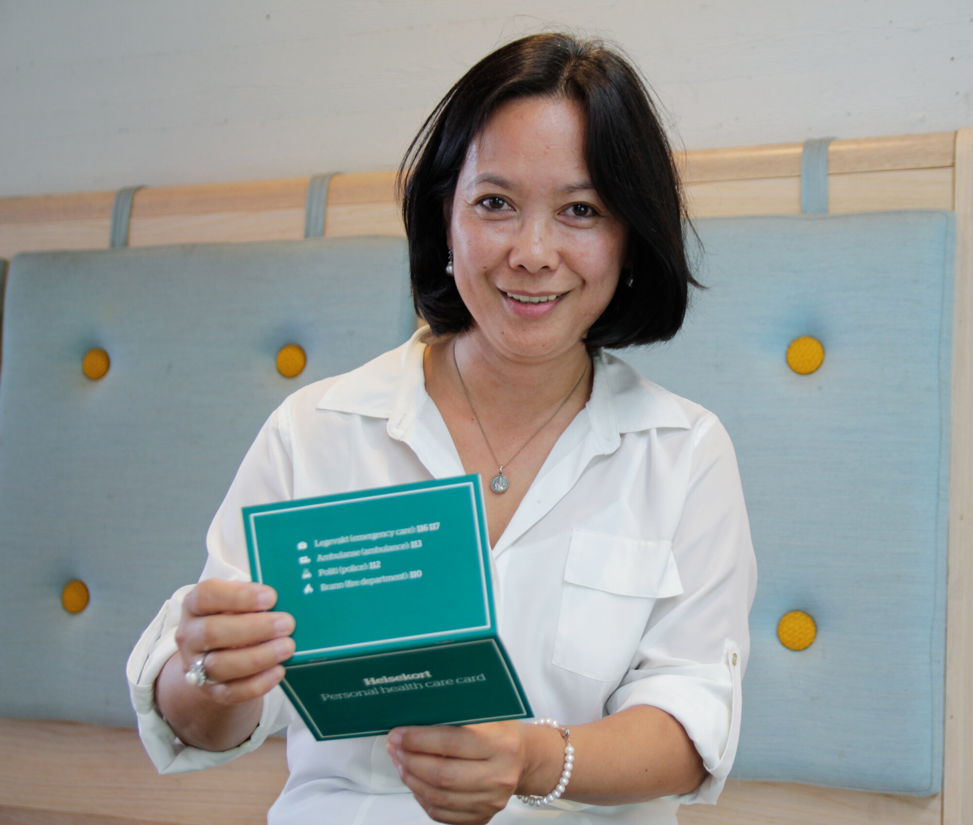 Olivia Obtinario med helsekortet Bildet viser Olivia Obtinario med helsekortet