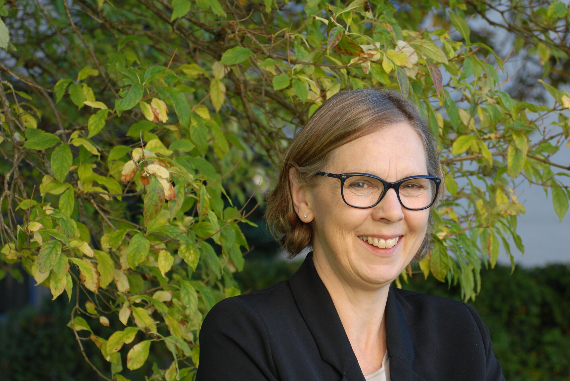 Leder for den nye forskerskolen, Marit Kirkevold, håper nyskapingen på sikt vil resultere i lange forskerkarrierer med blikket vendt mot de kommunale helsetjenestene. Bildet er et portrett av professor Marit Kirkevold.