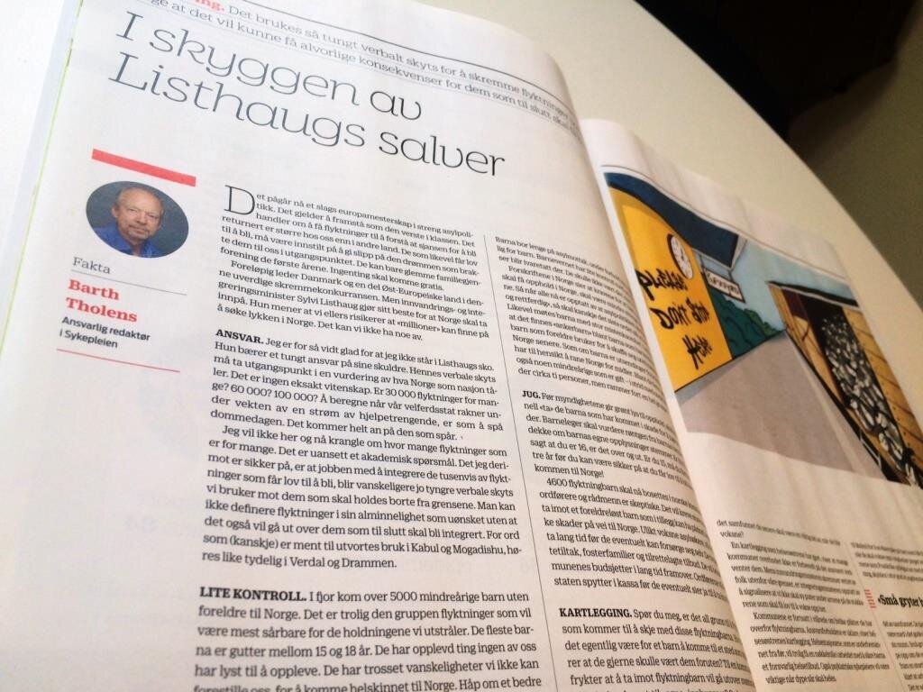 Håndtering av flyktningestrømmen var tema for redaktør Barth Tholens leder i Sykepleien nr. 02/2016. Faksimile fra Sykepleien nr. 02/2016