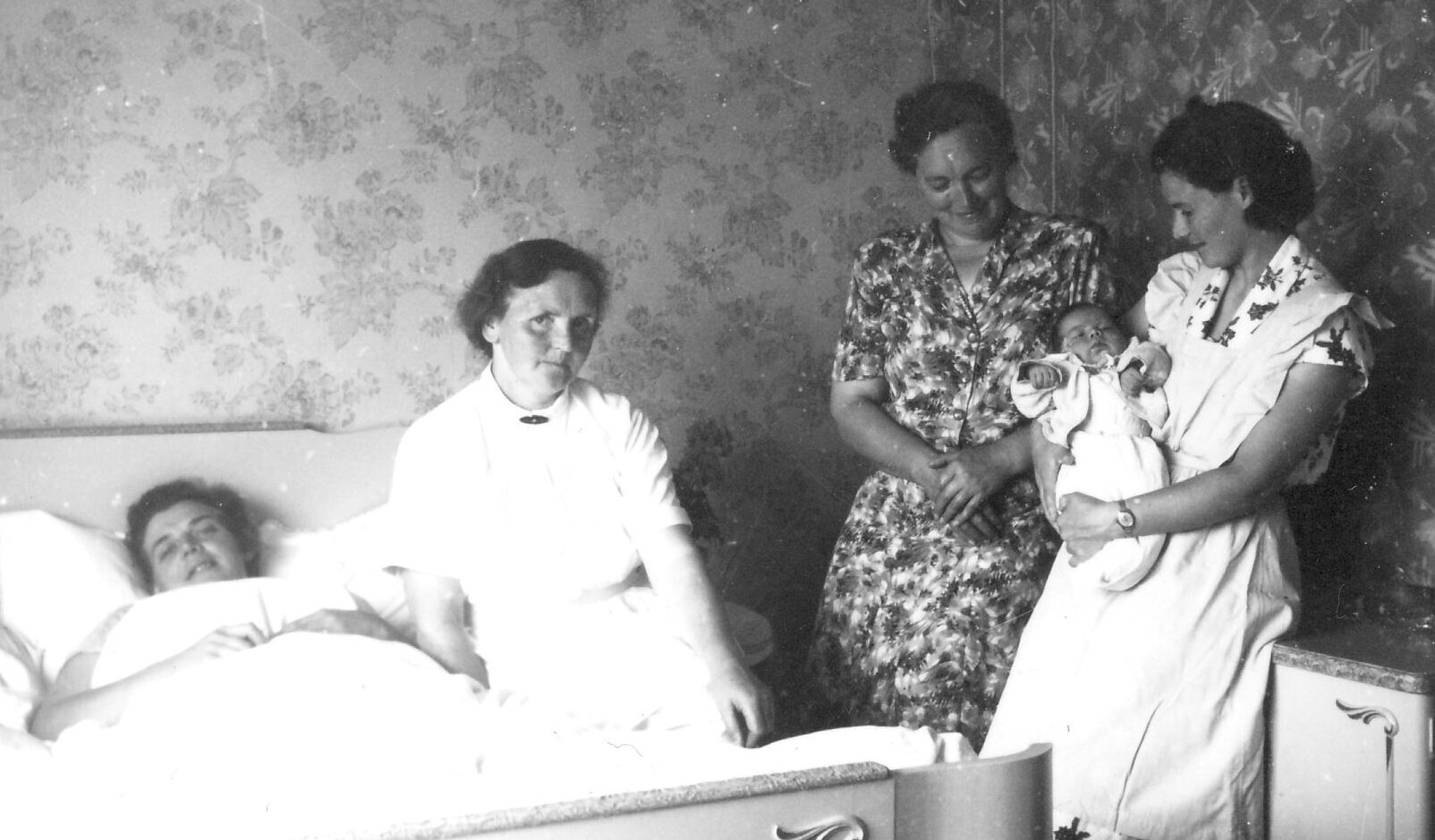 Mor, barn og hjelpere Mor, barn og hjelpere