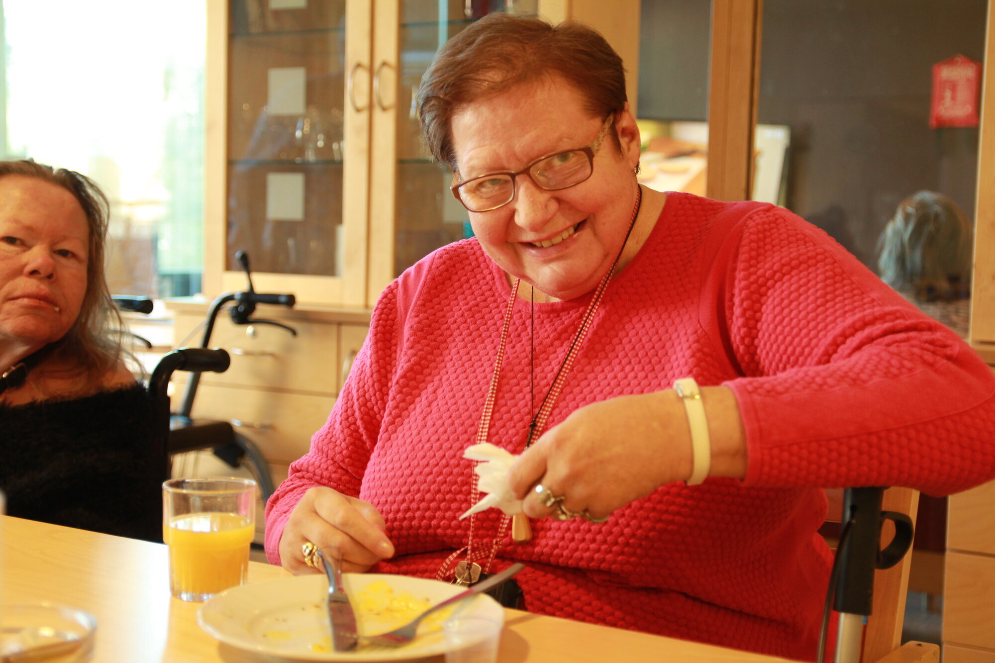 Turid spiser frokost Turid spiser frokost