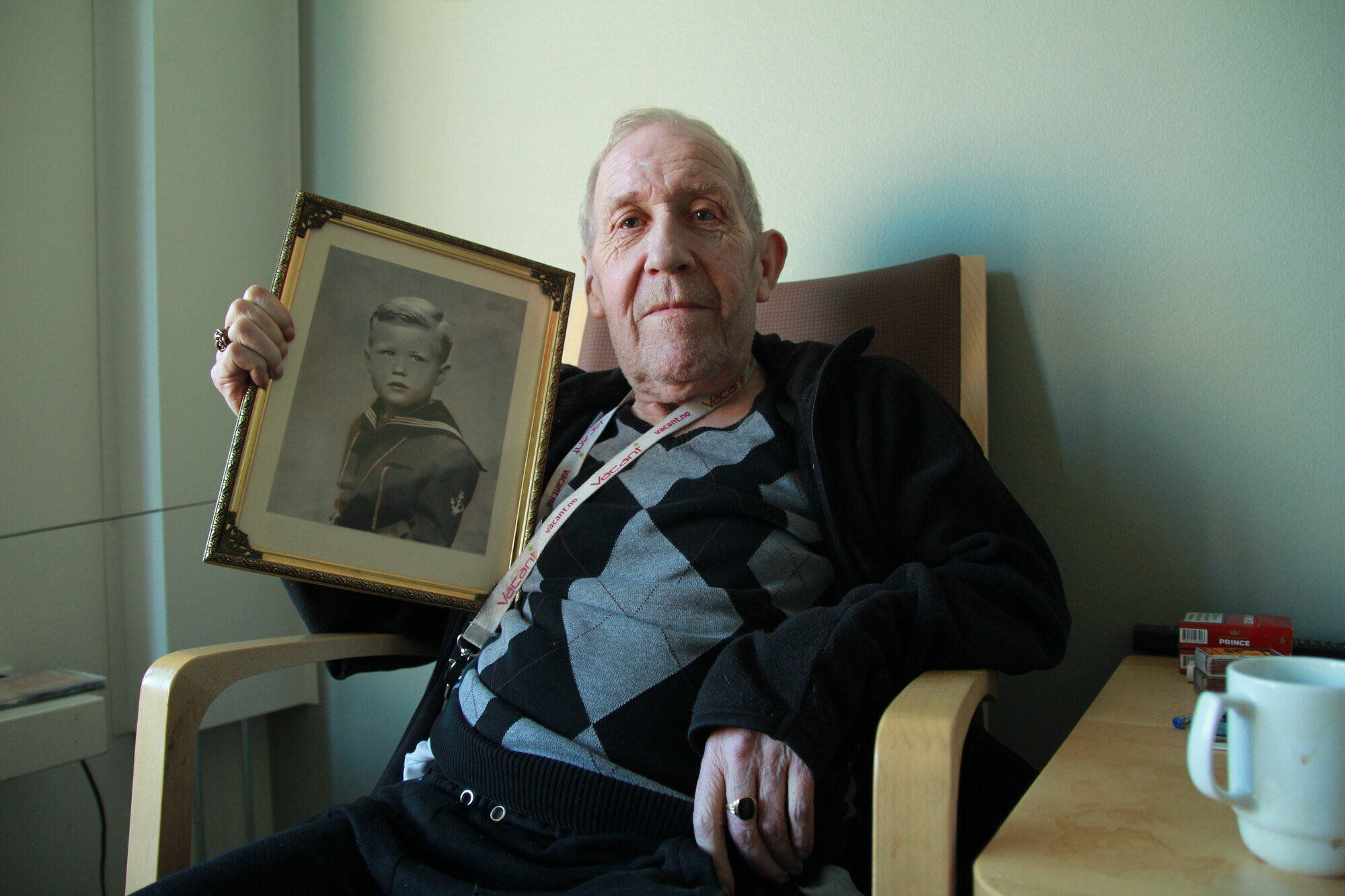 Aage Sørlie Aage Sørlie viser frem bildet som liten gutt