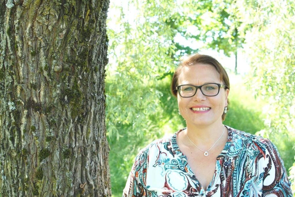 Portrett av Kristin Jordal. Det er mange ulike, ofte svært personlige, årsaker til at folk velger sykepleieryrket.