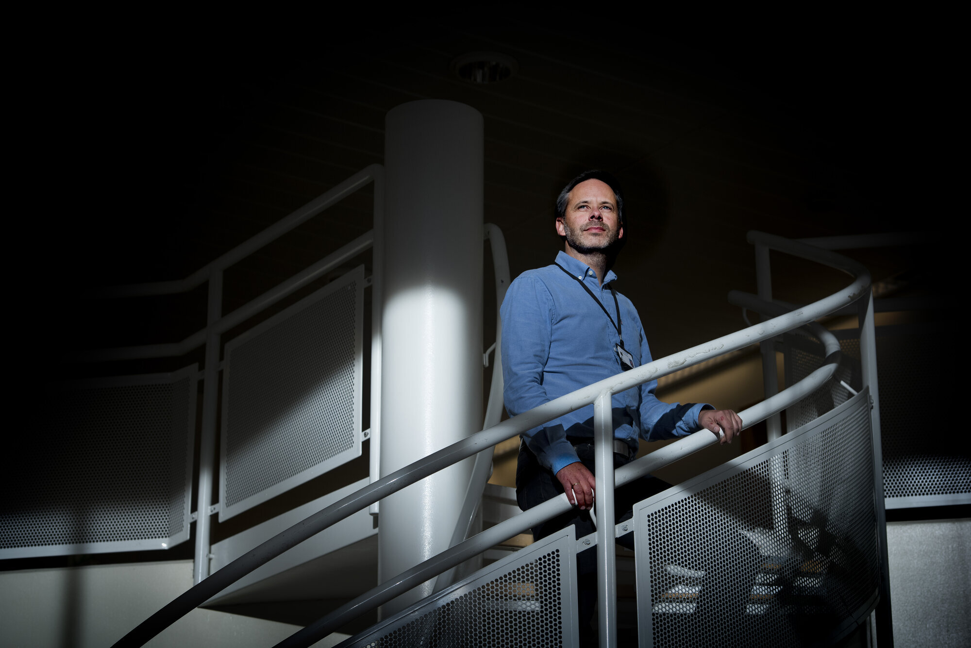 Det endelige ved døden påvirker reaksjonene hos dem som jobber med den. Bildet er et portrett av Kjetil Moen, som har forsvart sin doktorgrad om det å jobbe med død og døende.