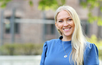 Bildet viser en smilende forbundsleder, Lill Sverresdatter Larsen