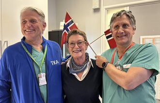 Bildet viser Gro Sørensen, Arnt Fiane og Tom N. Hoel