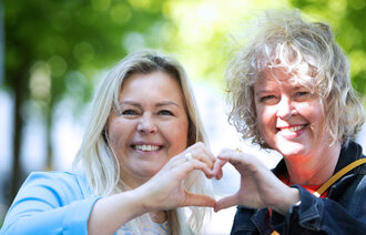 Bildet viser Ina Sandnes og Hege Kornberg Christensen