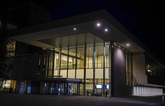 Bilde av hovedinngangen til Ahus på Lørenskog