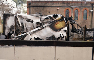 En av de utbrente ambulansene.